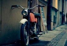 ¡A lo Jackie Chan!: hombre evita robo de su motocicleta con una patada voladora Perú, lima, motocicleta, patada voladora,