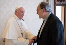 Francisco se reúne con cardenal acusado de encubrir pederastia