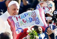 Papa Francisco cumple 79 años, entre críticas y elogios