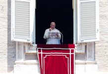 Periodista estadounidense y española asumen cargos en el Vaticano
