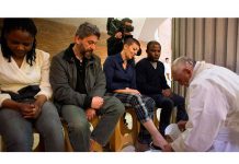 Papa lavará los pies a 12 refugiados este Jueves Santo