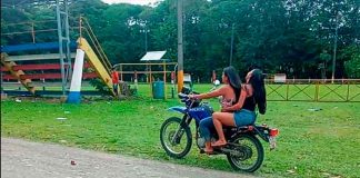 costa rica, detencion, policias, prestamo, motocicleta, mujeres,