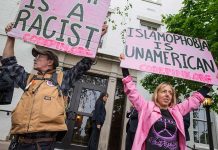 Protestan contra Trump frente al Capitolio en EEUU