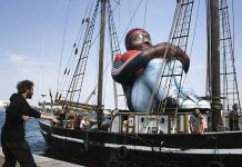 "Refugiado inflable" llega a Copenhague