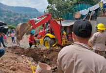 Bomberos rescatan a dos obreros soterrados en Honduras honduras, comayaguela, bomberos, obreros soterrados, rescate,