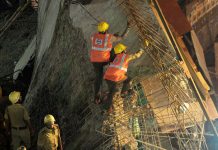 Sube a 22 cifra de muertos tras derrumbe en India