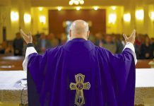 Absuelven a sacerdote con VIH que abusó de 30 niñas en México