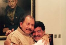 Daniel Ortega recibe al astro del fútbol, Diego Armando Maradona