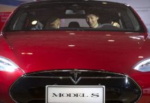 Anuncian mejoras en sistema de piloto automático de autos Tesla