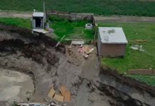 Socavón gigante formado en México ‘devora’ la casa de una familia mexico, socavon, colapso, casa, familia,
