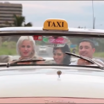 Versión desconcertante de «El Taxi» interpretada por una peruana