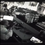 Defiende su negocio al estilo «Rambo»