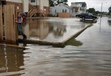 Hermine pierde fuerza pero aún causa lluvias en este de EEUU