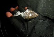 Chavalo es sorprendido vendiendo marihuana