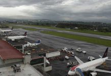 Reabren aeropuerto de Costa Rica tras un día de cierre
