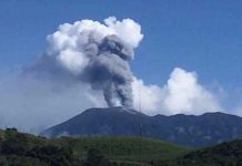 Erupciones del Turrialba alcanzan hasta 700 mts de altura