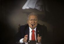 El Salvador compensa a las víctimas de la guerra civil