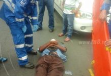 Taxista levanta a anciano en los semáforos de la Asamblea