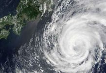Japoneses en alerta tras la llegada del tifón Namtheun
