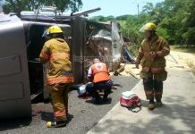 Tráiler se vuelca y aplasta a motociclista en Costa Rica