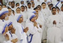El papa Francisco pide imitar a Madre Teresa