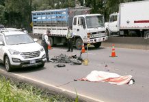 Motociclista muere bajo llantas de furgón en Costa Rica