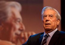 Vargas Llosa niega vínculo con Panama Papers