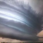 En Video: Impactante momento en el que un tornado destruye una localidad cerca de Venecia impactante