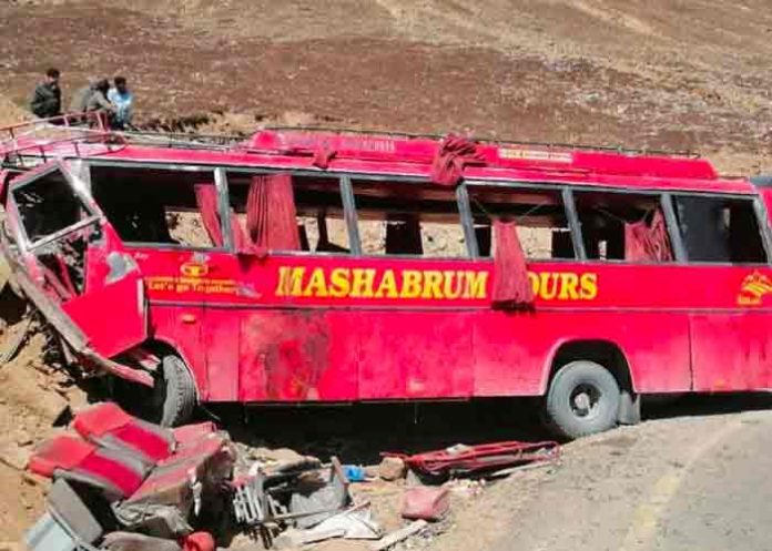 pakistan, autobus, fallecidos, accidente,