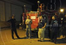 Conductor borracho a exceso de velocidad colisiona con un vehículo aparcado