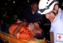 Dos lesionados de gravedad en choque contra un microbús