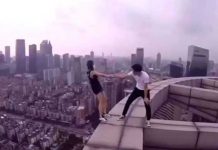 Pareja desafía a la altura y hace acrobacias en China