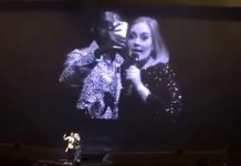 Adele besa en la boca a fan durante su concierto