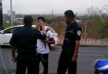 Golpean a chavalo en un bus por querer robarle celular