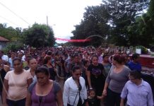 Masiva despedida de joven asesinada en Villa El Carmen