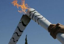 Policía dispersa a manifestantes en recorrido de antorcha olímpica