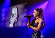 ¡Casi golpean a Ariana Grande con un celular!