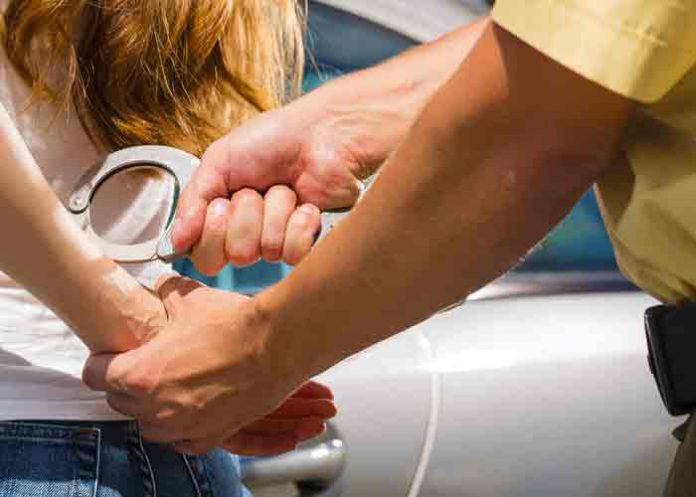 arrestada- estados unidos, arrestada, homicidio, niños,