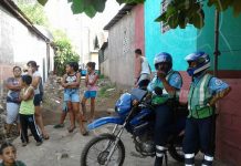 Despojan de celular a par de sujetos en Santa Ana Norte