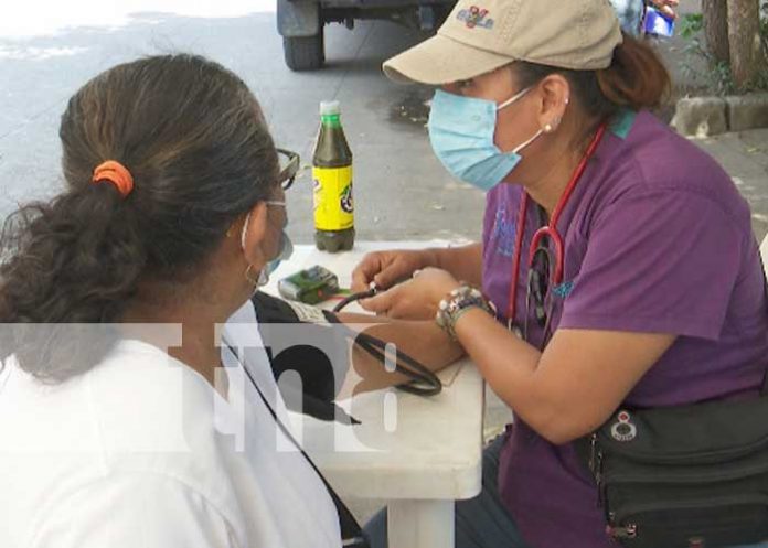 atencion-salud-clinica-01 nicaragua, salud, clinica movil, atencion, barrio jonathan gonzalez,