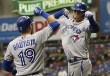 Azulejos se imponen ante Rangers y Padres ante Rockies
