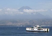 Indonesia: Barco con al menos 50 pasajeros se hunde en el estrecho de Bali