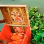 ¡Como Moisés! Encuentran a bebé  flotando dentro de una caja en la India India, río Ganges, bebé, caja,