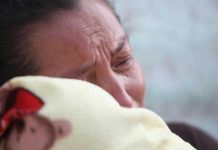 Bebé muere en vía pública por falta de atención médica en Guatemala