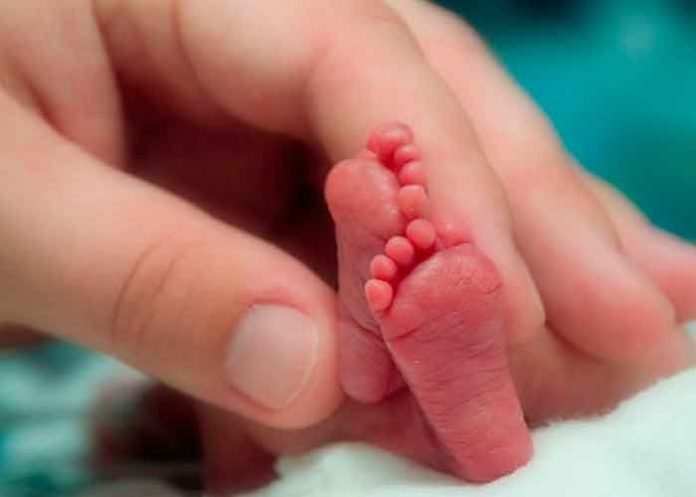 estados unidos, bebe, bebe prematuro, cumpleanos, richard hutchinson, fotos,