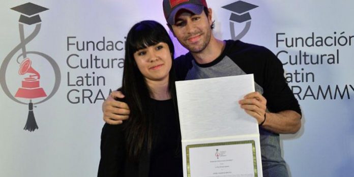 beca-enrique-iglesias-e1430409350812