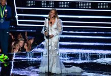 Beyonce se apodera de los VMAs, gana video del año