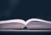 Primera versión de la Biblia escrita con emoticones