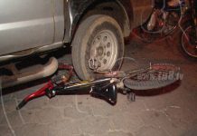 Joven ciclista se salva de ser aplastado