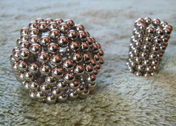 estados unidos, niño, bolas magneticas, accidente,